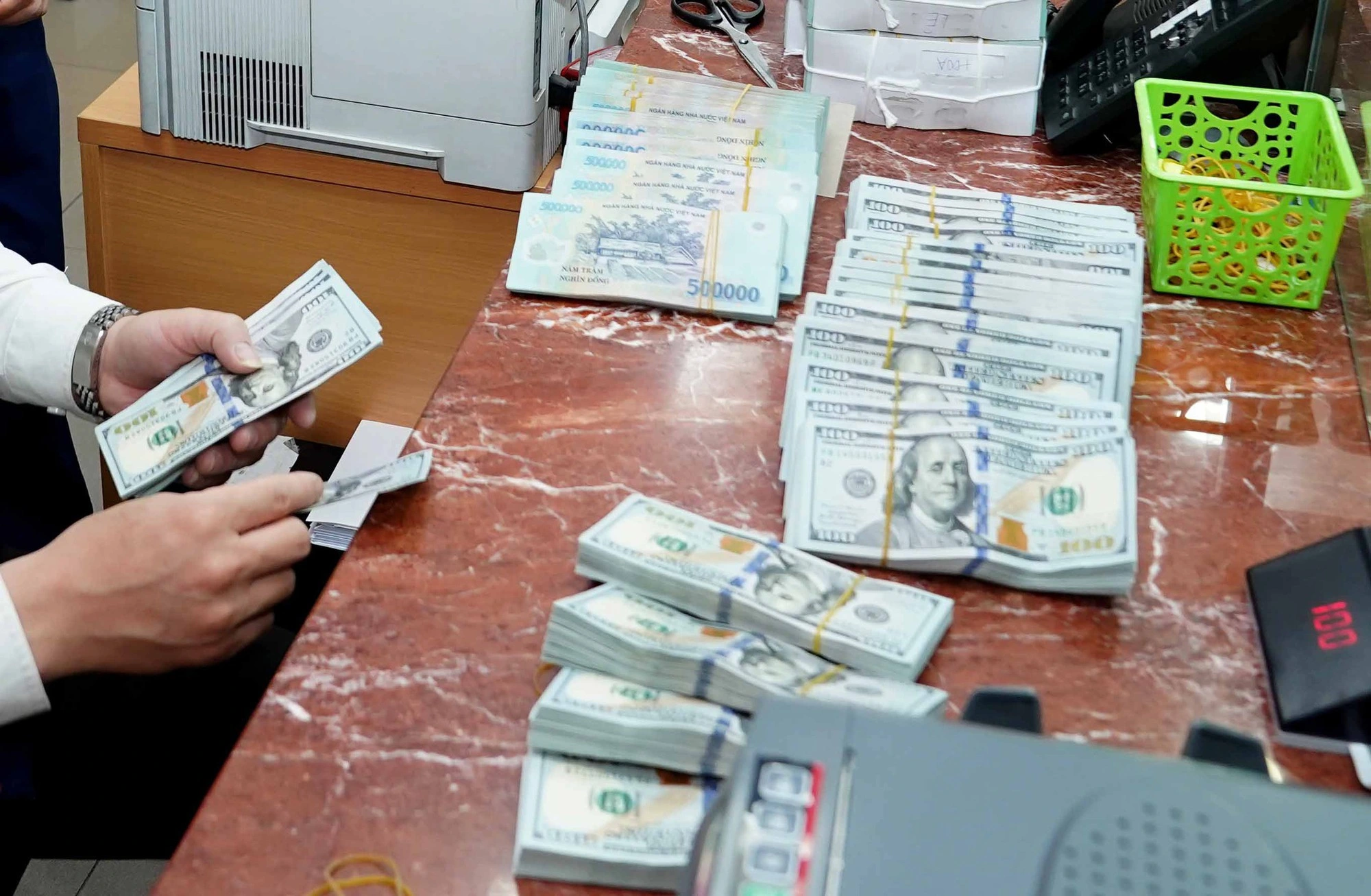 Siết Thị Trường USD "Chợ Đen" 2 Siết Thị Trường USD "Chợ Đen" hình ảnh 2